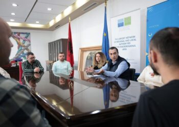 Takim me studentët mbi sfidat e qeverisjes dhe perspektivën europiane
