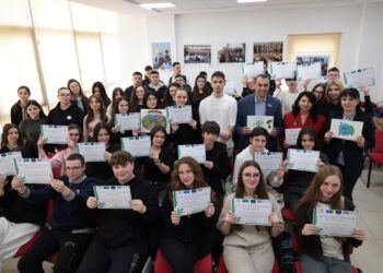 Nxënësit e gjimnazit “Sami Frashëri” prezantojnë projekte inovative në kuadër të GEAR UP